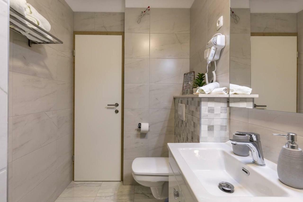 Apartments Cezar Сплит Екстериор снимка